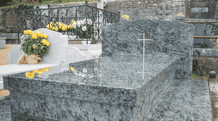 monument funéraire construit par la marbrerie baulon près de bayonne